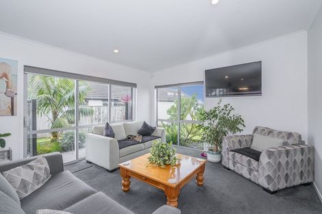 Photo of property in 18 Roseberry Place, Whitianga, 3510
