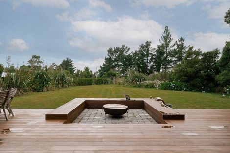 Photo of property in 8 Titirangi Drive, Fitzherbert, Palmerston North, 4471