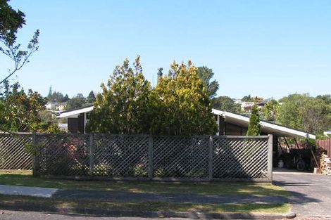 Photo of property in 64 Knightsbridge Drive, Forrest Hill, Auckland, 0620