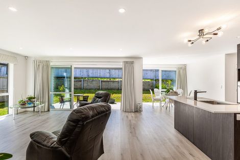 Photo of property in 36 Accolage Boulevard, Kumeu, 0810