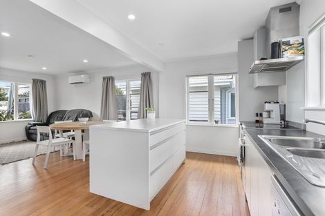 Photo of property in 3 Adriatic Avenue, Henderson, Auckland, 0612
