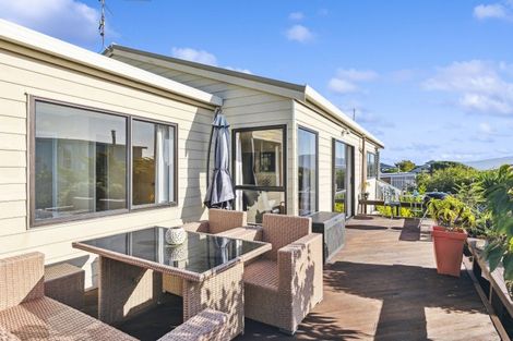 Photo of property in 15 Pine Ridge Terrace, Waikanae Beach, Waikanae, 5036