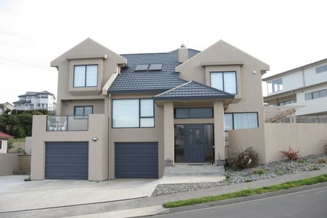 Photo of property in 28 Tamworth Crescent, Newlands, Wellington, 6037