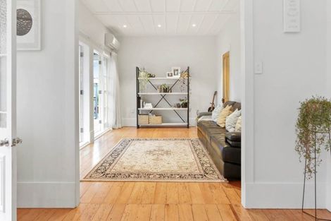 Photo of property in 29 Taupaki Road, Taupaki, Henderson, 0782