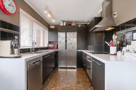 Photo of property in 94 Colwill Road, Massey, Auckland, 0614