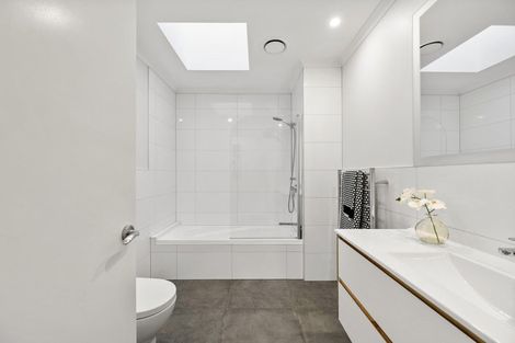 Photo of property in 3/6 The Parade, Island Bay, Wellington, 6023