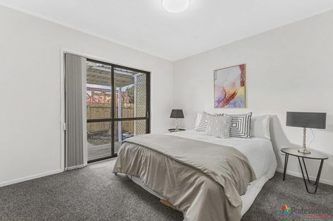 Photo of property in 1/7 Mon Desir Place, Manurewa, Auckland, 2102