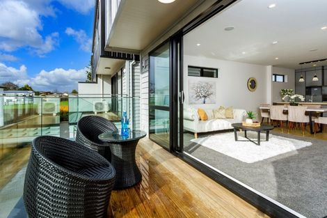 Photo of property in 4/19 Kingdale Road, Henderson, Auckland, 0610