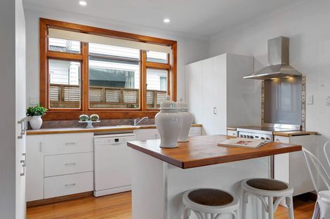 Photo of property in 139 Saint Martins Road, Saint Martins, Christchurch, 8022