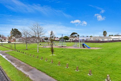 Photo of property in 1/140 Shifnal Drive, Randwick Park, Auckland, 2105