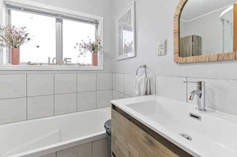 Photo of property in 30 Folkestone Drive, Flaxmere, Hastings, 4120