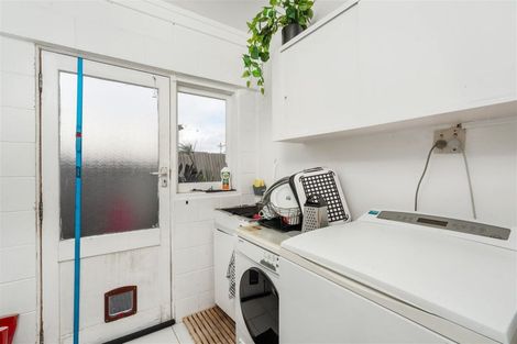 Photo of property in 4 Roberts Road, Te Atatu South, Auckland, 0610