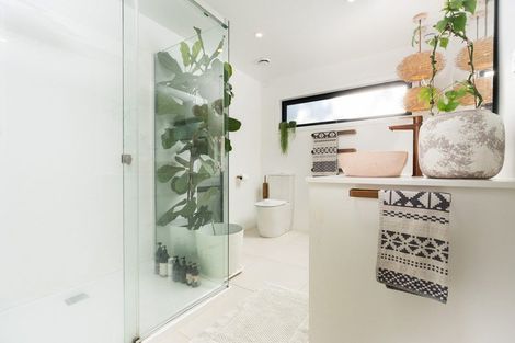 Photo of property in 21 Ngapuke Lane, Parua Bay, Onerahi, 0192