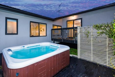 Photo of property in 30 Admirals Court Drive, Greenhithe, Auckland, 0632