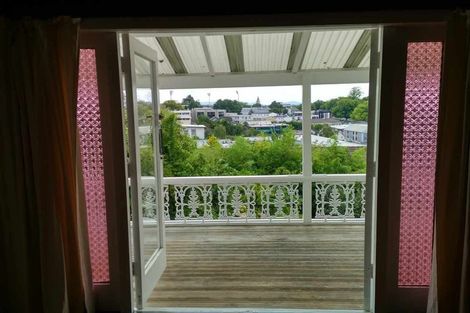 Photo of property in 28 Thackeray Street, Hamilton Lake, Hamilton, 3204