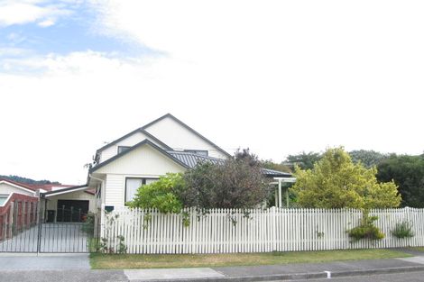 Photo of property in 15 Whirinaki Crescent, Heretaunga, Upper Hutt, 5018
