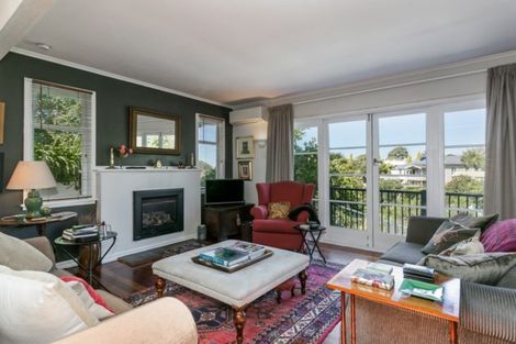 Photo of property in 16 Spencer Road, Hospital Hill, Napier, 4110