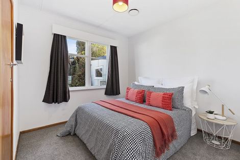 Photo of property in 6 Salford Street, Newlands, Wellington, 6037