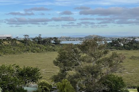 Photo of property in 62 College Road, Northcote, Auckland, 0627