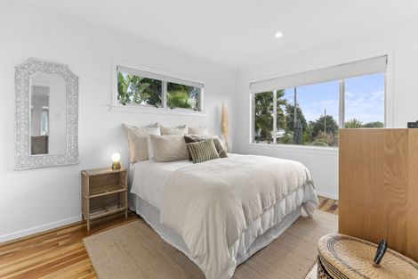 Photo of property in 37 Mcfarlane Street, Oakura, 4314