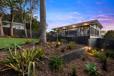 Photo of property in 19 Highland Avenue, Titirangi, Auckland, 0604