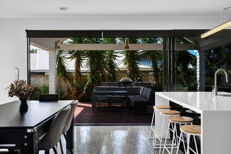 Photo of property in 6 Pebble Beach Court, Waiwhakaiho, New Plymouth, 4312