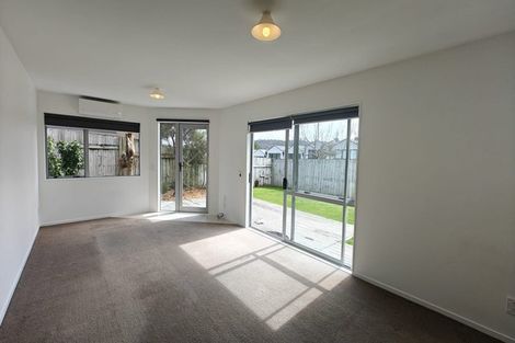 Photo of property in 15 Burnside Court, Rosedale, Auckland, 0632