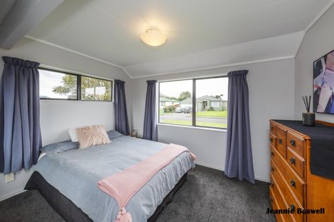 Photo of property in 41 Dalfield Place, Highbury, Palmerston North, 4412