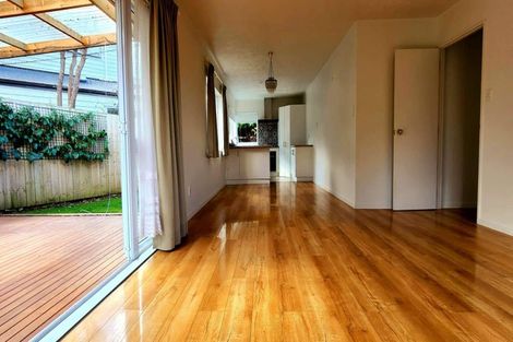 Photo of property in 2/11 Gloria Avenue, Te Atatu Peninsula, Auckland, 0610
