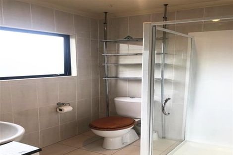 Photo of property in 17 Medallion Drive, Oteha, Auckland, 0632