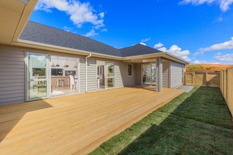 Photo of property in 18 Syd Grant Crescent, Orewa, 0931