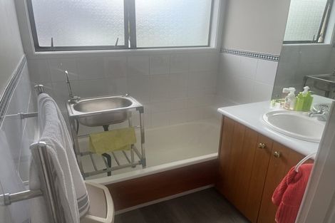 Photo of property in 2/94 Norwood Road, Bayswater, Auckland, 0622