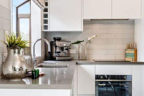 Photo of property in 38 Eyre Street, Henderson, Auckland, 0612