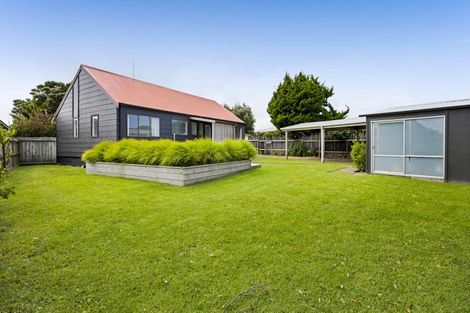 Photo of property in 9 Pohutukawa Drive, Opunake, 4616