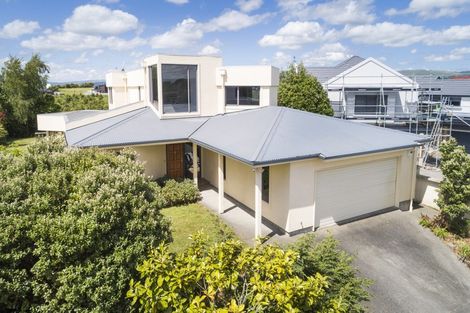 Photo of property in 31 Ruapehu Drive, Fitzherbert, Palmerston North, 4410