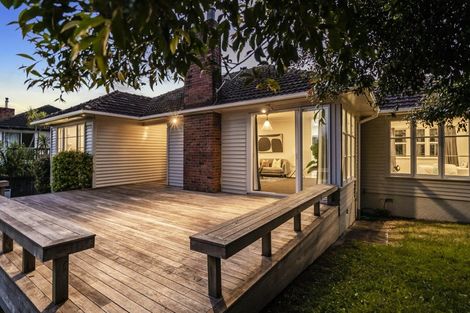 Photo of property in 76 Queenstown Road, Onehunga, Auckland, 1061