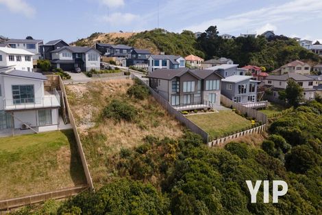 Photo of property in 3 Promontory Crescent, Newlands, Wellington, 6037