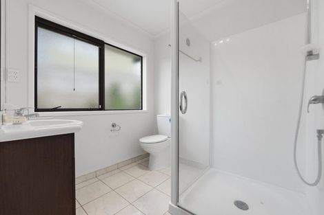 Photo of property in 2 Spring Valley Place, Oteha, Auckland, 0632