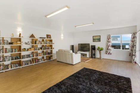 Photo of property in 8 Aztec Place, Conifer Grove, Takanini, 2112