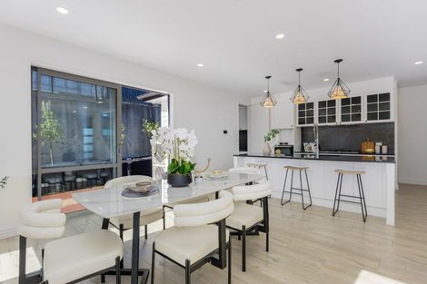 Photo of property in 10 Ian Gordon Lane, Orewa, 0931