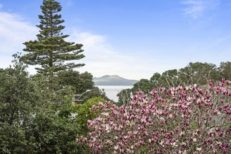 Photo of property in 1/52 Masterton Road, Rothesay Bay, Auckland, 0630