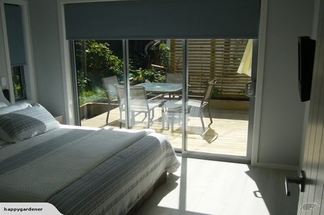 Photo of property in 15 Old Lake Road, Narrow Neck, Auckland, 0624