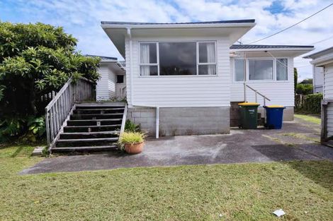 Photo of property in 35 Raleigh Road, Northcote, Auckland, 0627
