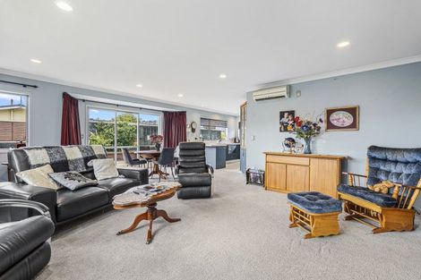 Photo of property in 3 Mahoe Street, Strandon, New Plymouth, 4312