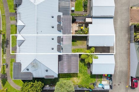 Photo of property in 3/8 Tuscany Way, Te Atatu Peninsula, Auckland, 0610