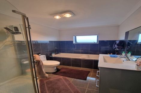 Photo of property in 177 Keri Vista Rise, Papakura, 2110