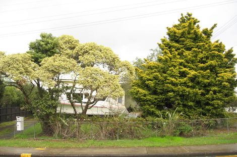 Photo of property in 30 Marine Parade, Mellons Bay, Auckland, 2014