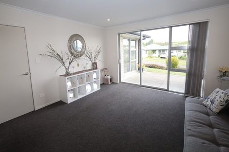 Photo of property in 35 Rochfort Crescent, Pyes Pa, Tauranga, 3112