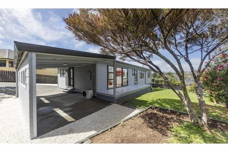 Photo of property in 6 Tellin Close, Massey, Auckland, 0614