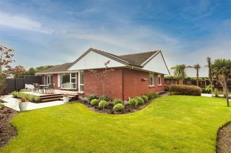 Photo of property in 8 Ladbrokes Place, Fendalton, Christchurch, 8052